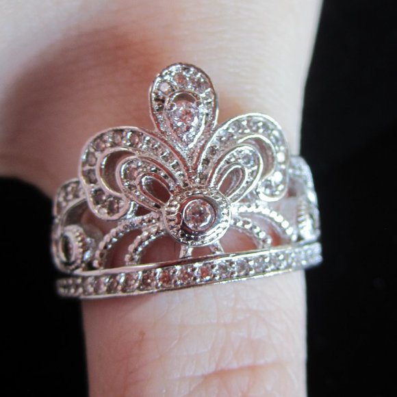 Beautiful Princess ring - Picture 1 of 5